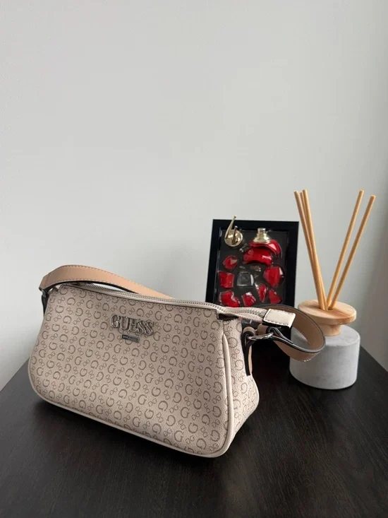 Guess Monogram Bag - Picture 3 of 7